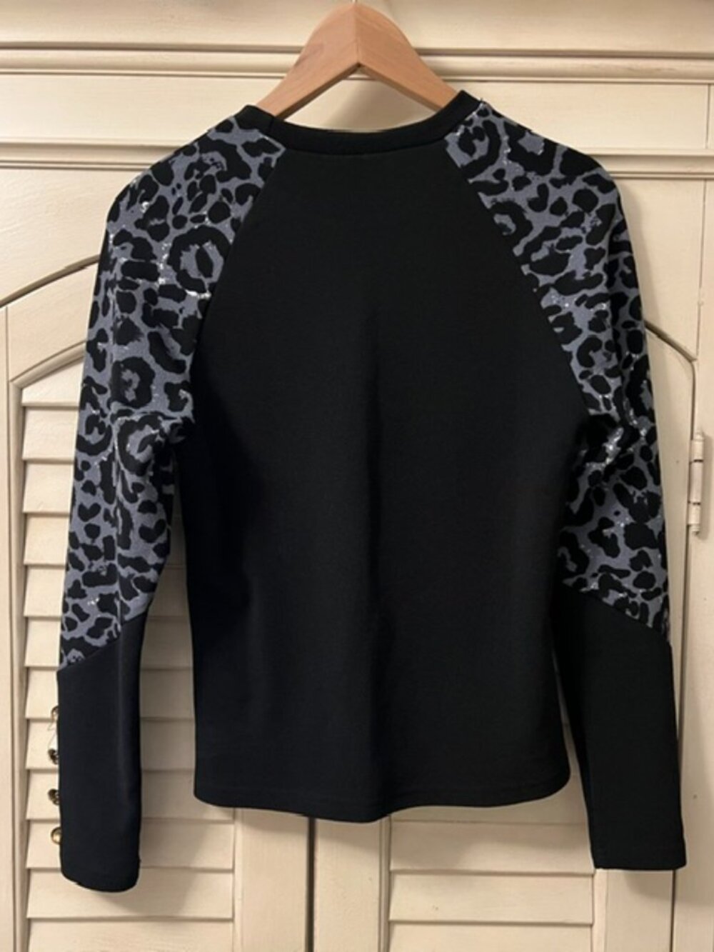 Shein Top Women Black Animal Print  Sleeve Crew Neck Pullover Casual-Size Medium